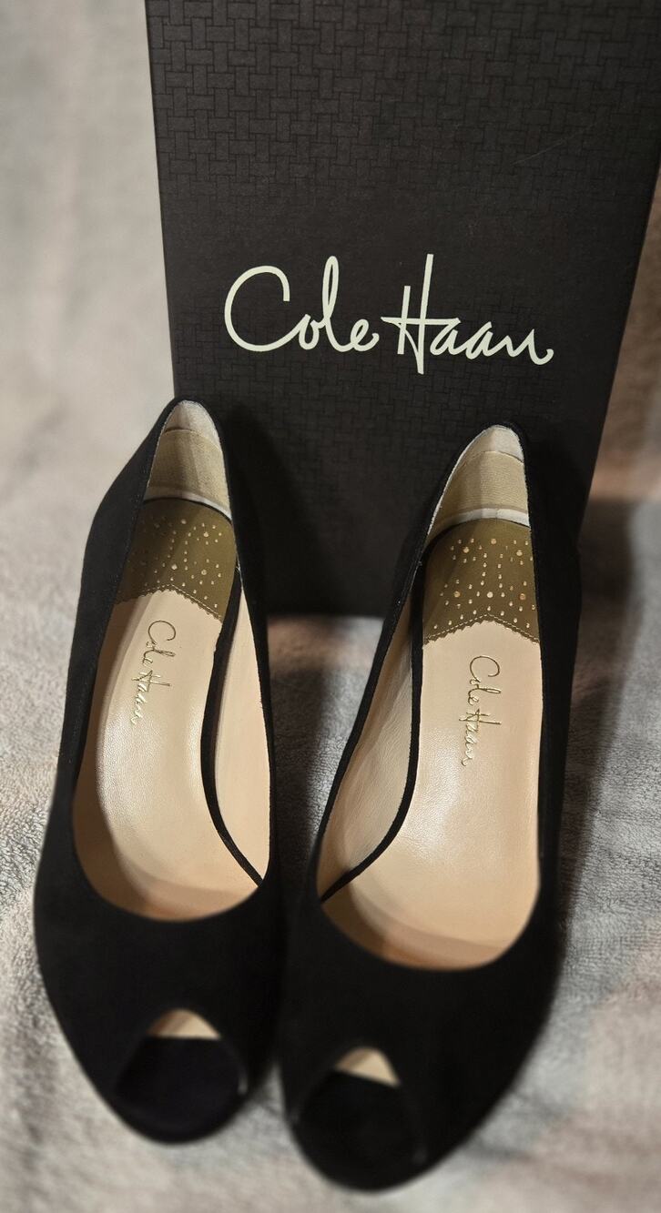 COLE HAAN Air Carma Black Suede Open Peep Toe Pumps Shoes Womens 7.5B with Box